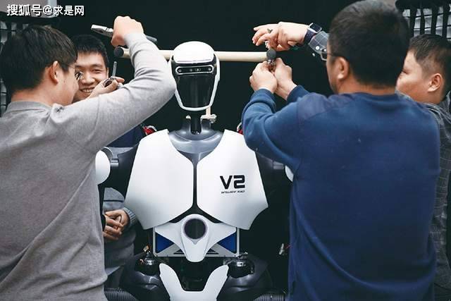 我國發(fā)展新質(zhì)生產(chǎn)力的優(yōu)勢與人工智能基礎(chǔ)軟件機遇